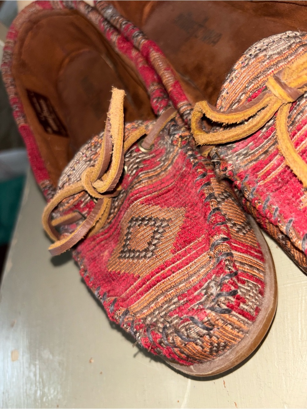Minnetonka Sz 9.5 Patterned Moccasin Loafers